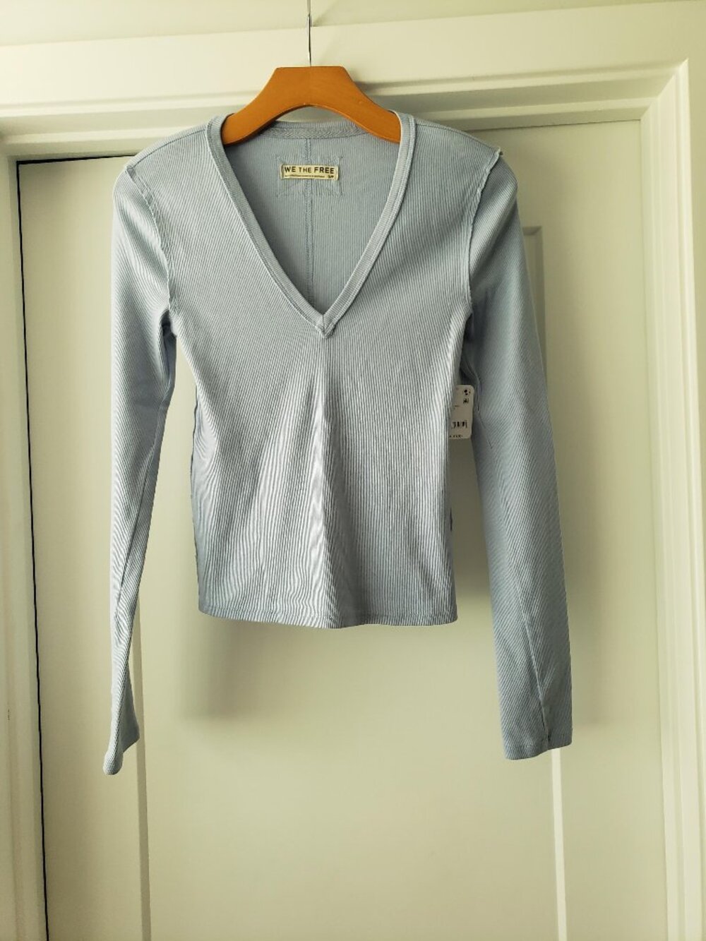 FREE PEOPLE V-NECK TOP SIZE S